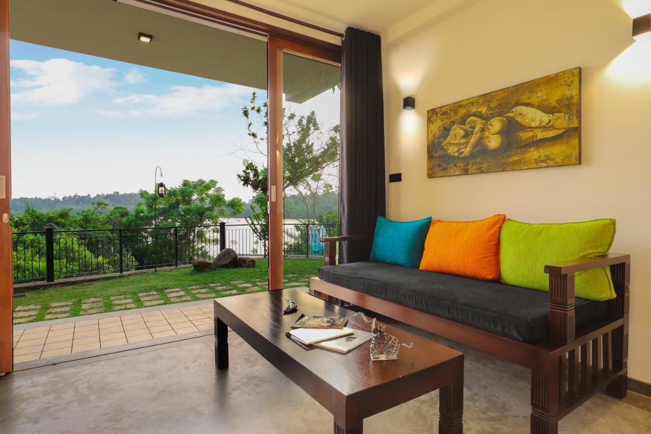 Kalapuwa Hotel